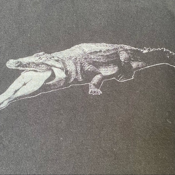 100% Cotton Muscle Tank with Crocodile Graphic Black and White Size Medium - Picture 3 of 4